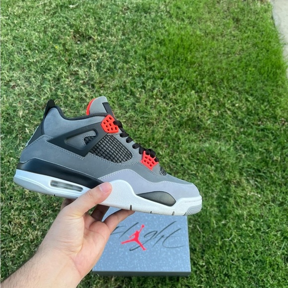 Jordan 4’s Retro “infrared”Size 9.5 MOg Box✅